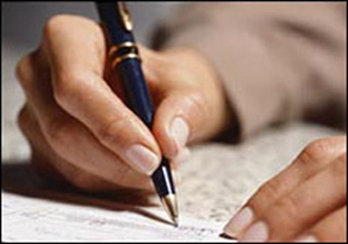 Photo of a hand holding a pen.