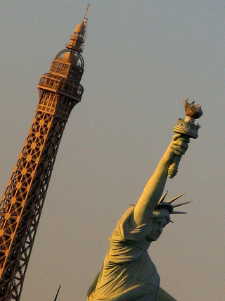 Image showing the Eiffel Tower next to the Statue of Liberty.